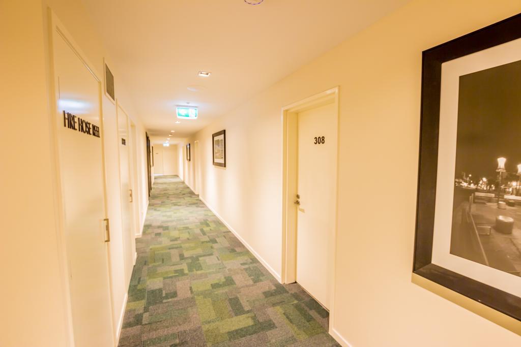 Eastwood Apartamentos Brisbane Exterior foto A typical corridor