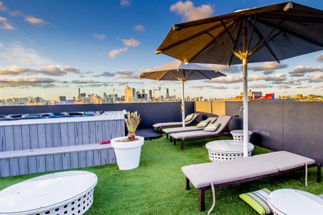 Eastwood Apartamentos Brisbane Exterior foto Rooftop pool at the Hotel