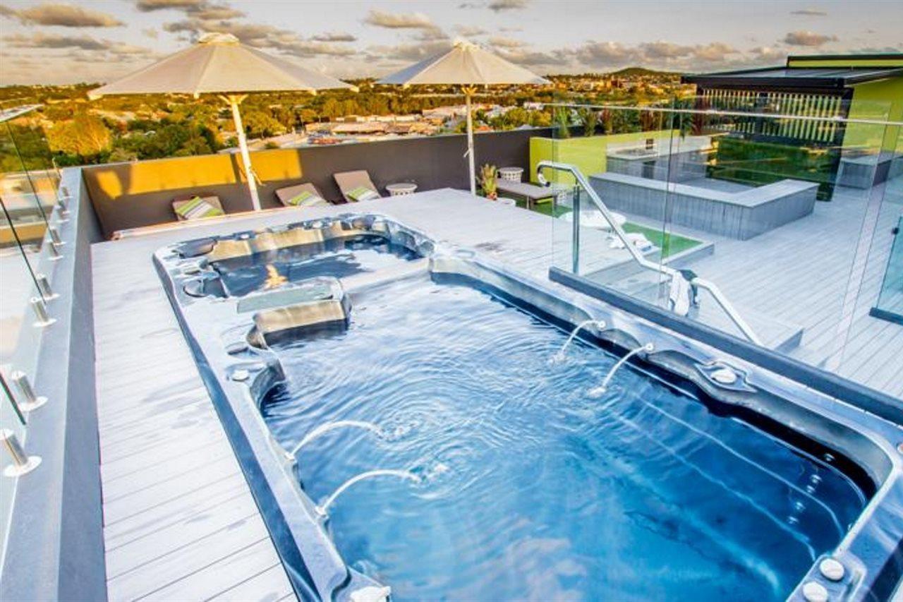 Eastwood Apartamentos Brisbane Exterior foto A rooftop pool