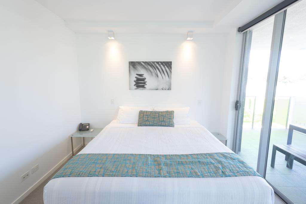 Eastwood Apartamentos Brisbane Exterior foto A bedroom at the Mantra on Saltwater Island
