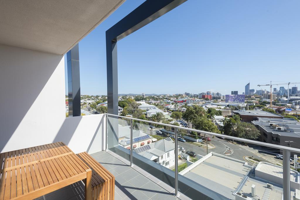 Eastwood Apartamentos Brisbane Exterior foto Balcony of an apartment in Perth, Western Australia