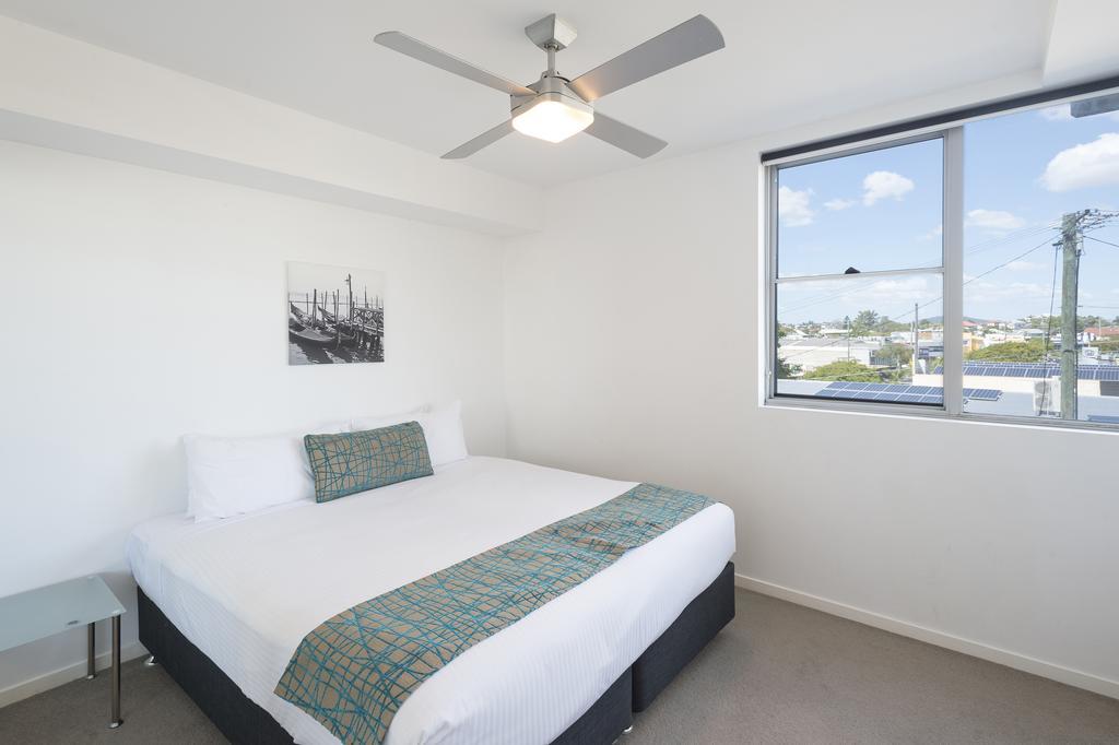 Eastwood Apartamentos Brisbane Exterior foto A bedroom at the hotel