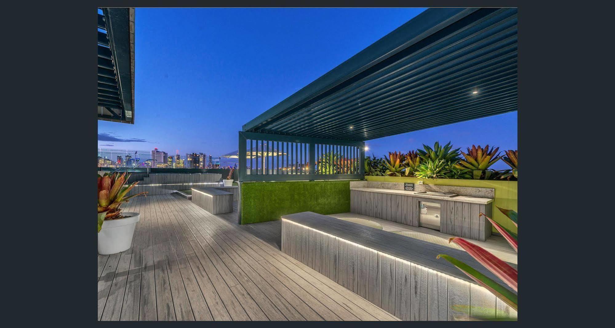 Eastwood Apartamentos Brisbane Exterior foto Rooftop BBQ area
