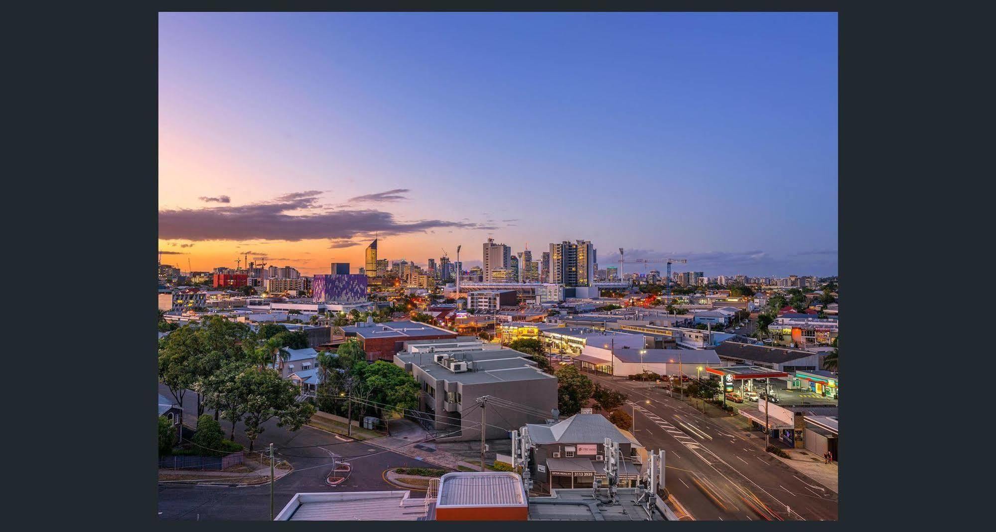 Eastwood Apartamentos Brisbane Exterior foto View of the CBD from the suburb of Annerley