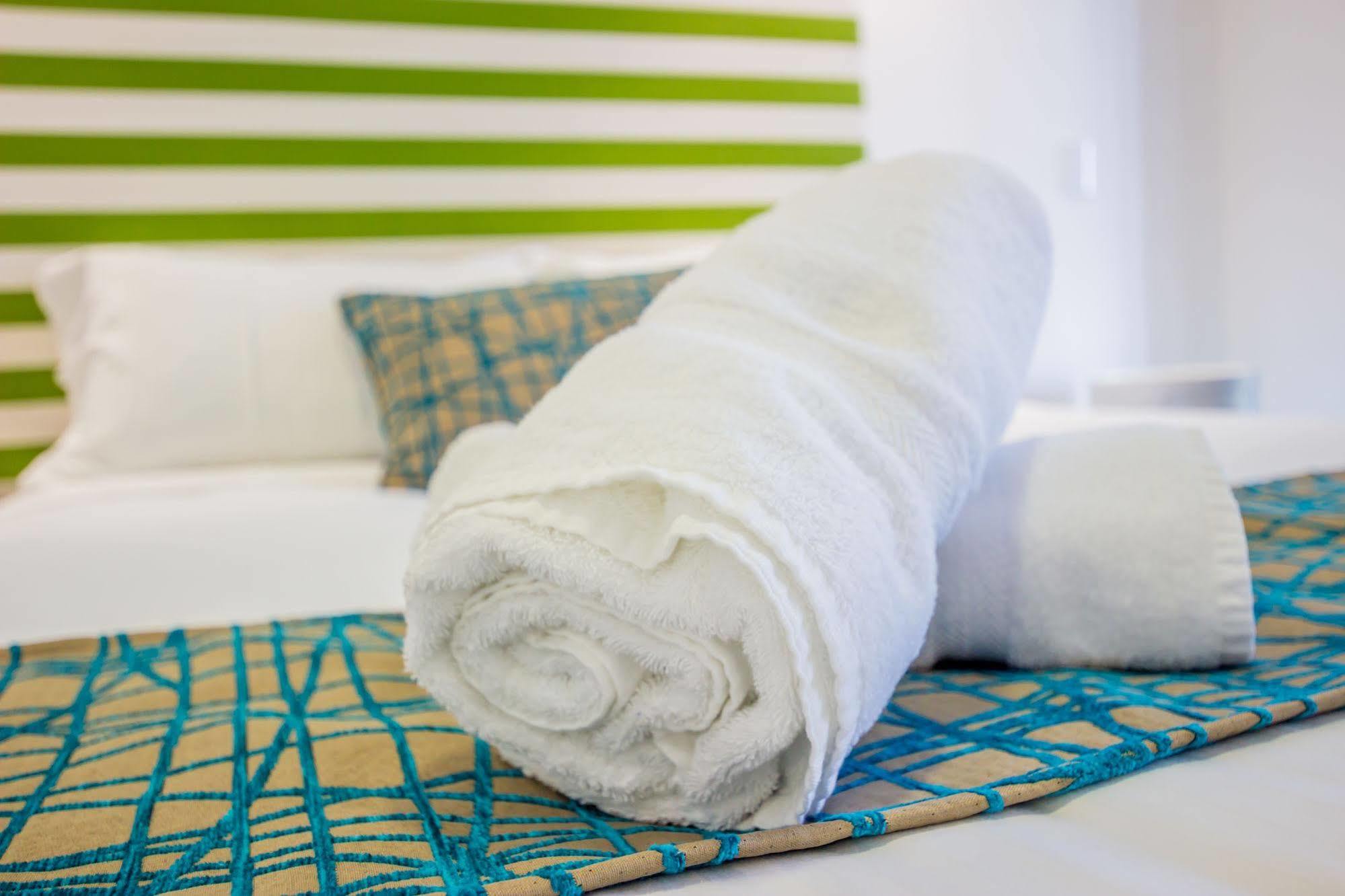 Eastwood Apartamentos Brisbane Exterior foto A rolled bath towel