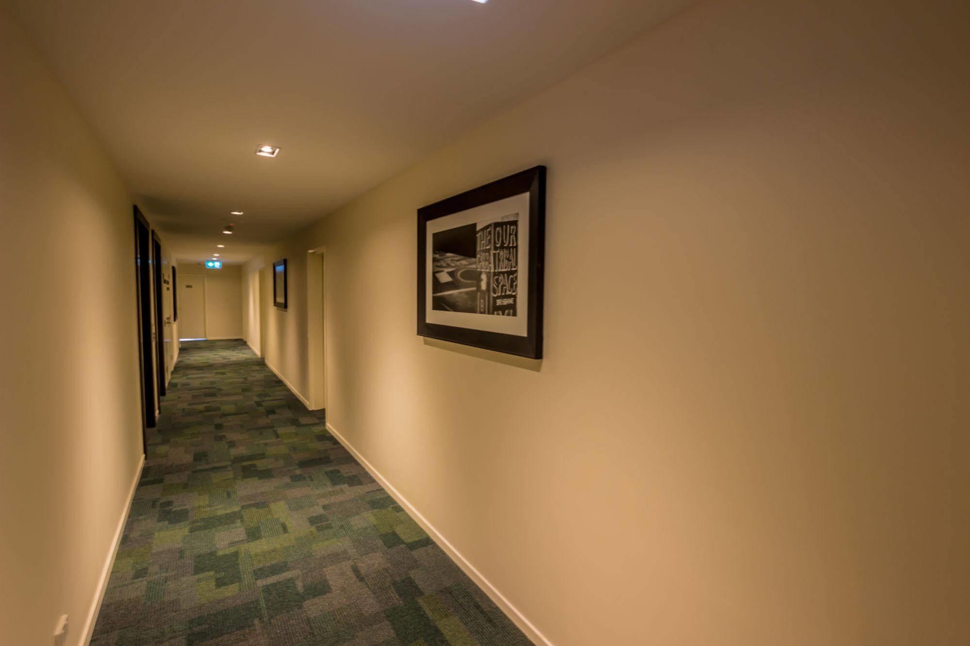 Eastwood Apartamentos Brisbane Exterior foto A typical corridor